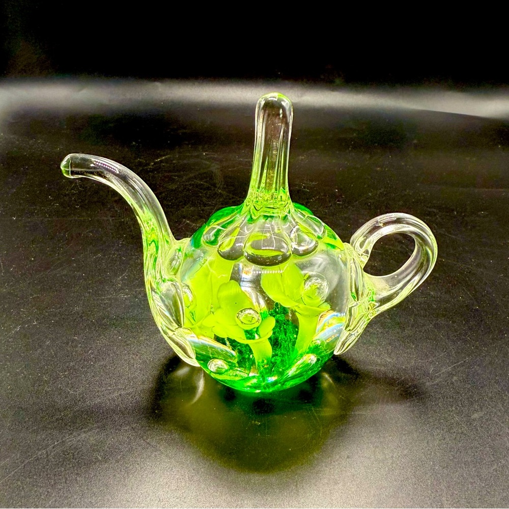 VTG Art Glass Paperweight Joe St Clair Teapot Figurine Green Lime Flowers, MCM